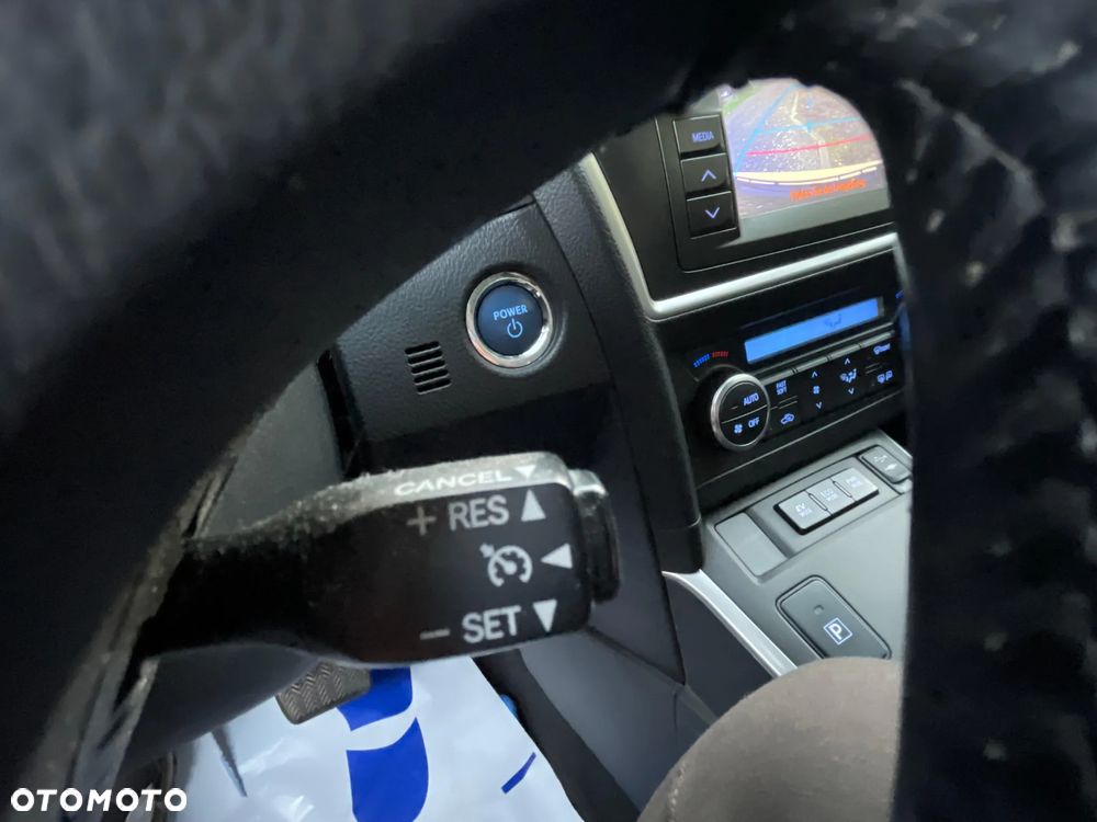 Toyota Auris 1.8 HSD Prestige NAVI - 24