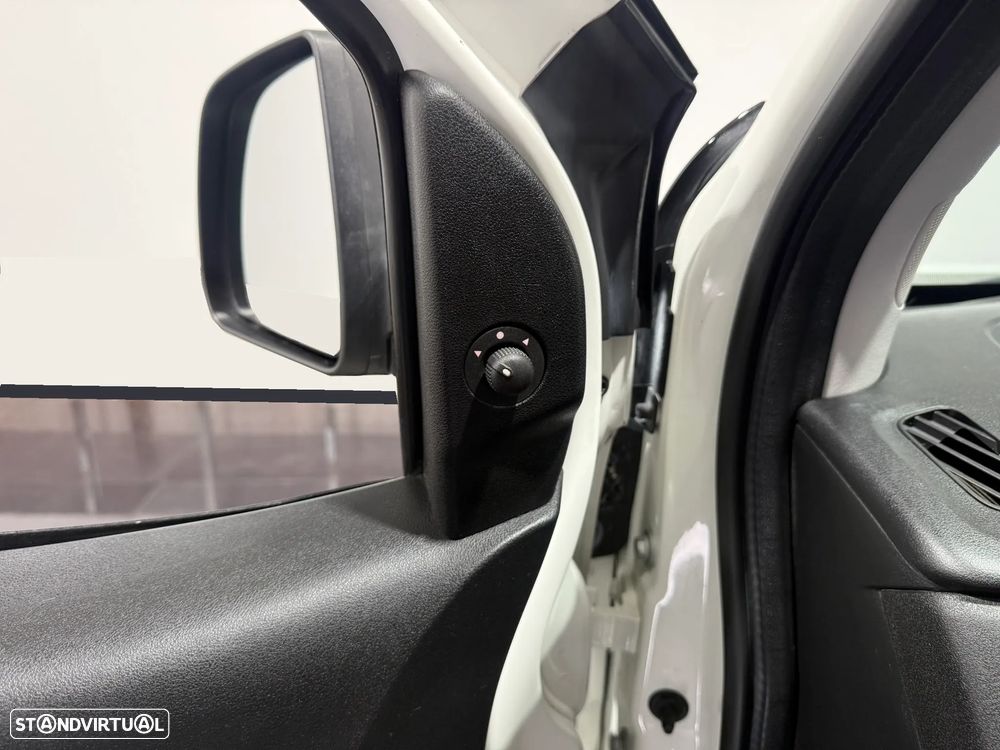 Fiat DOBLO CARGO 1.3 M-JET 95 CV - 3 LUGARES - IVA DEDUTIVÉL - 21