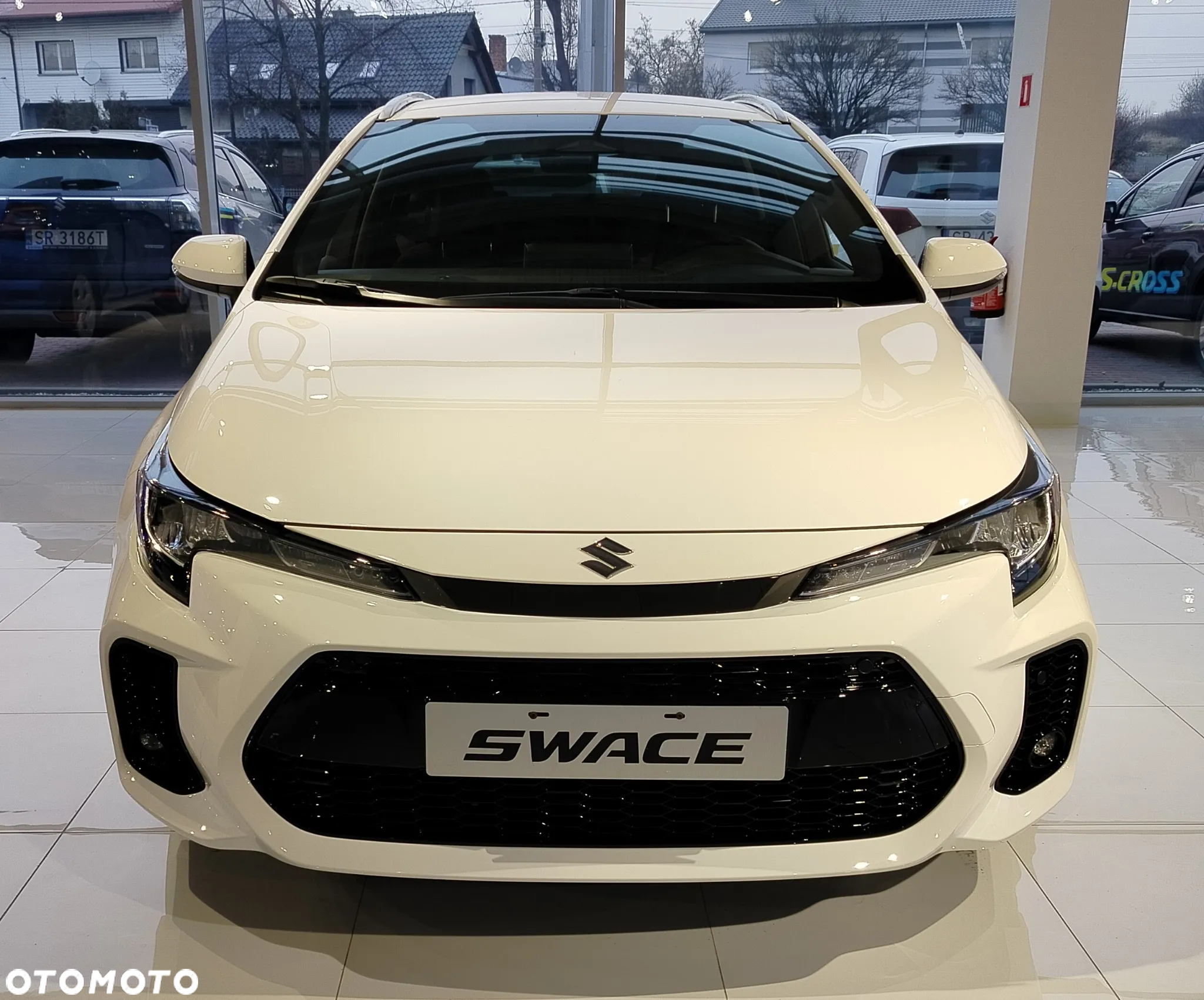 Suzuki Swace 1.8 Hybrid Premium Plus CVT - 3