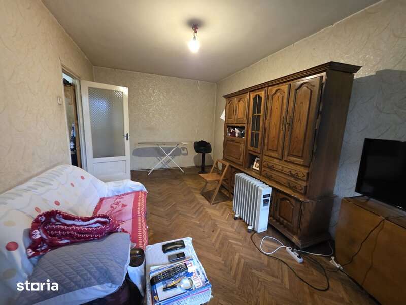 Piata Muncii, 5 minute metrou, chiar pe Basarabia, stradal — fotografia 3