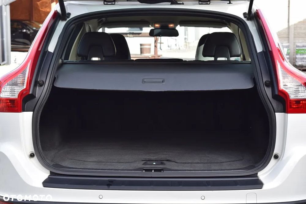 Volvo XC 60 2.4D AWD Momentum - 32
