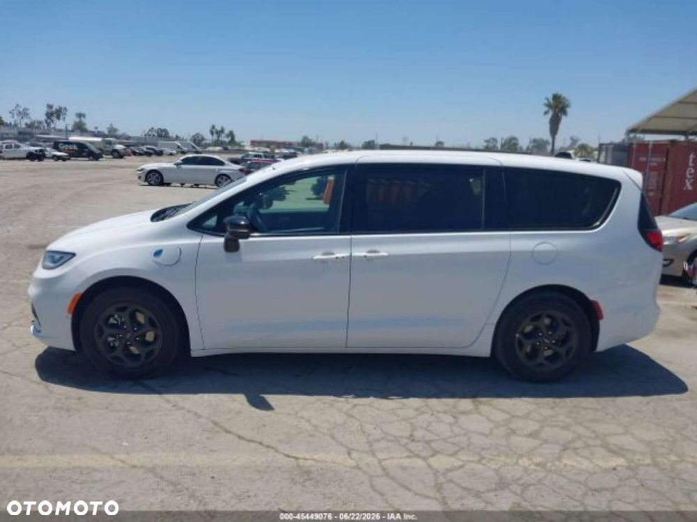 Chrysler Pacifica - 6