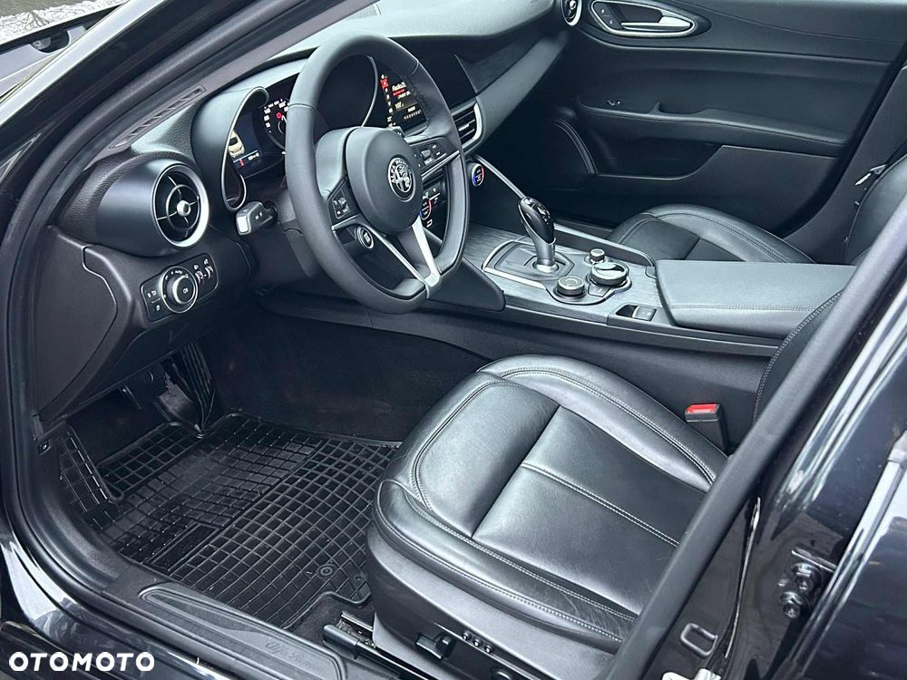 Alfa Romeo Giulia - 39