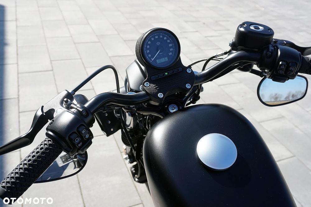Harley-Davidson Sportster Iron 883 - 13