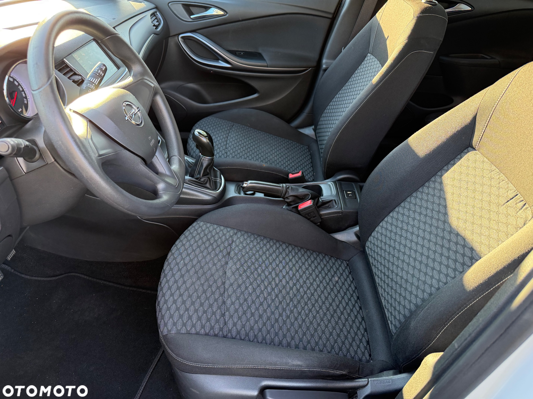 Opel Astra V 1.0 T Essentia S&S - 29