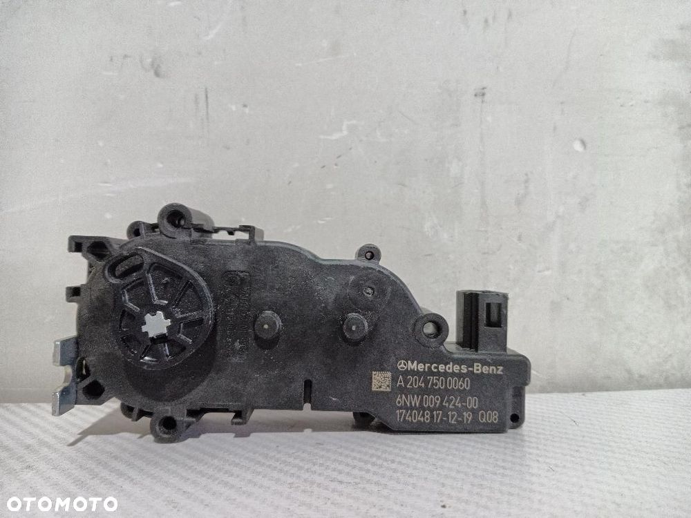 ZAMEK KLAPY BAGAŻNIKA MERCEDES C KLASA W204 A2047500060 - 2