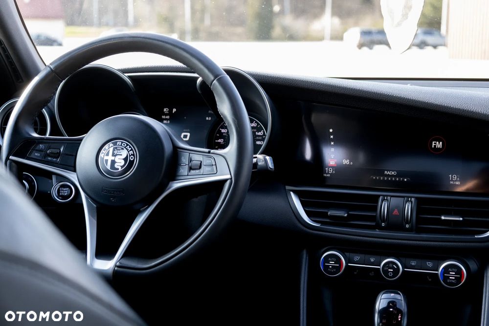 Alfa Romeo Giulia 2.0 Turbo 16V AT8-Q4 Ti - 14