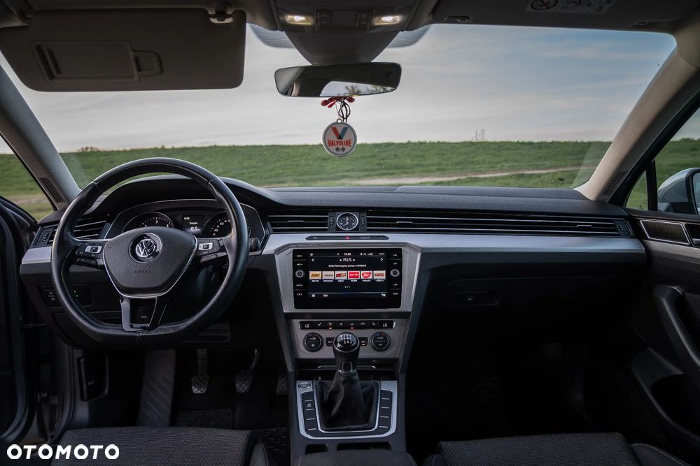 Volkswagen Passat - 20