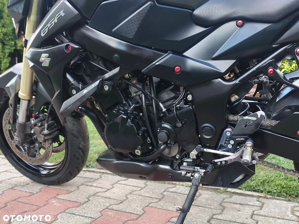 Suzuki GSR - 20