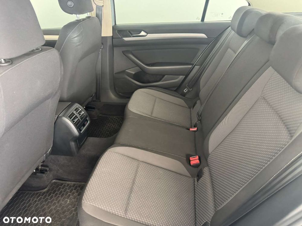 Volkswagen Passat 1.6 TDI BMT Comfortline - 24