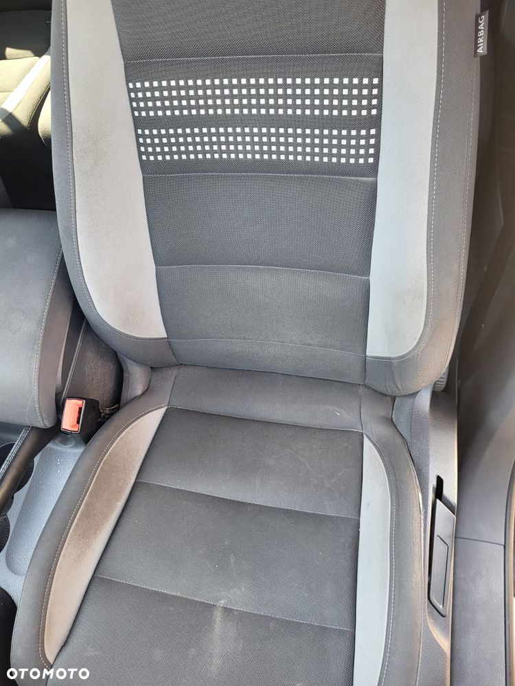 Volkswagen Touran - 10