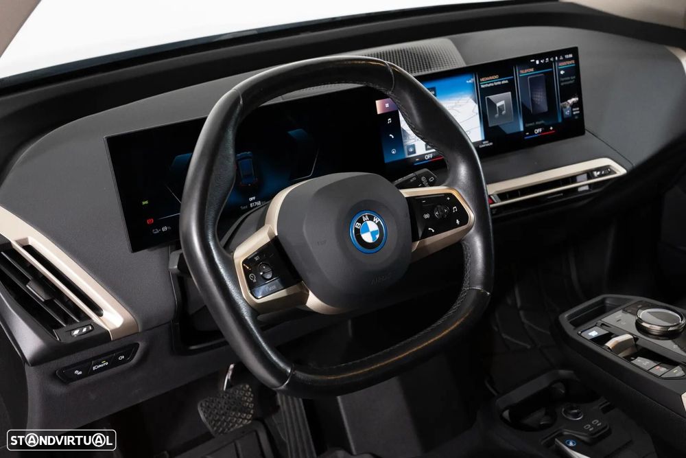 BMW iX xDrive 40 - 41
