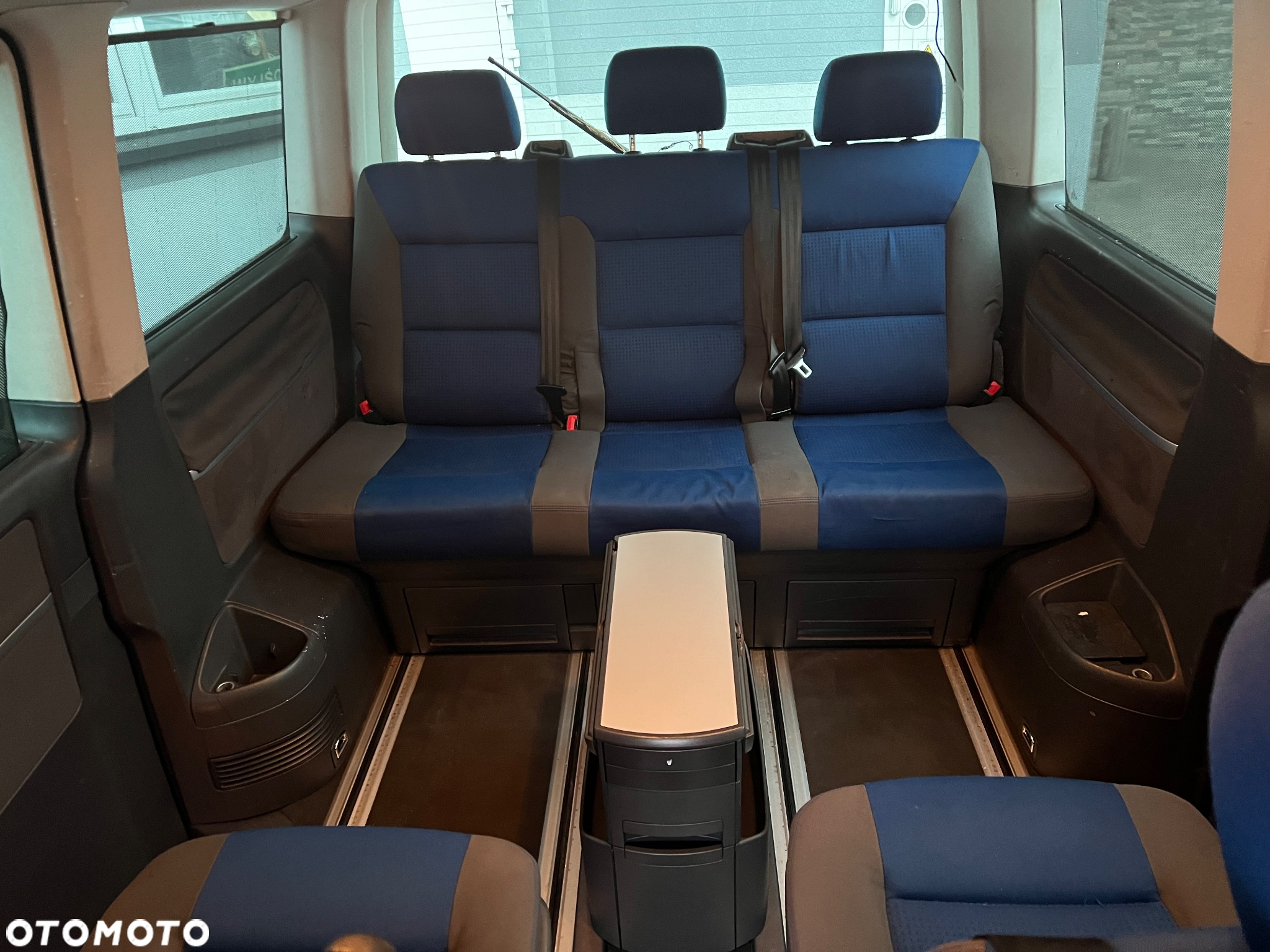 Volkswagen Multivan - 32