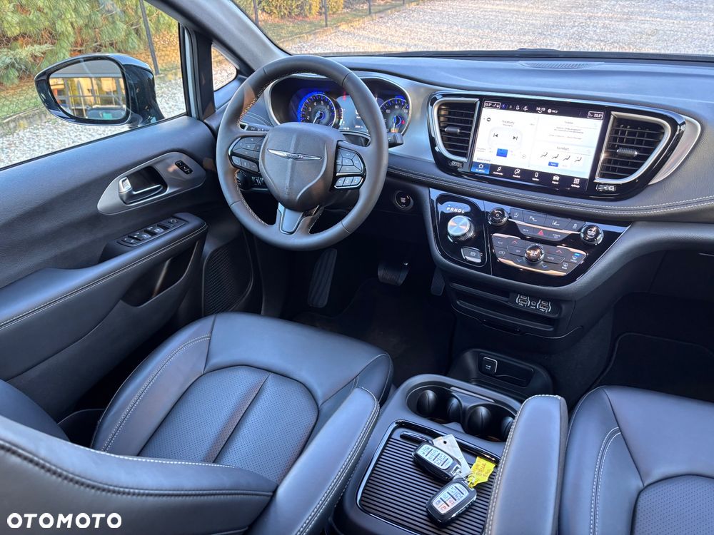 Chrysler Pacifica - 25