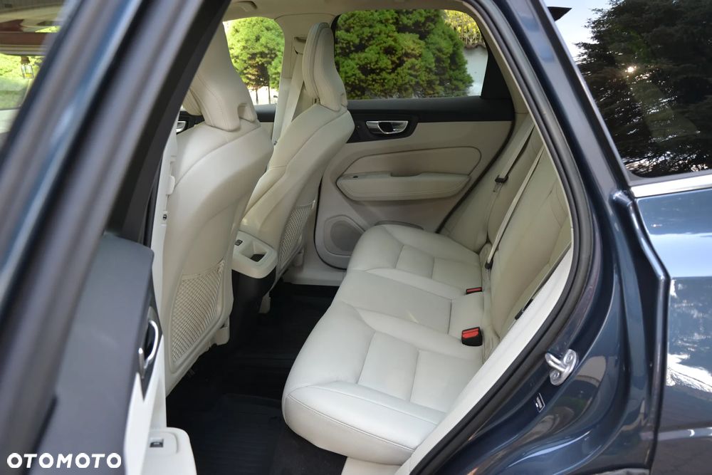 Volvo XC 60 B5 B AWD Core - 9