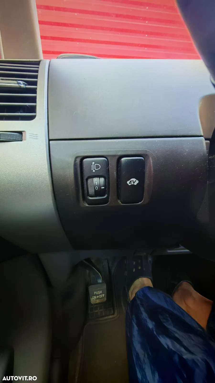 Toyota Prius (Hybrid) Executive - 29