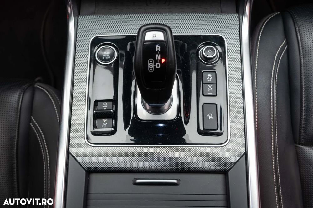 Jaguar XE 2.0 AWD Portfolio - 34