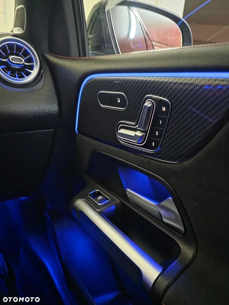 Mercedes-Benz GLB - 38