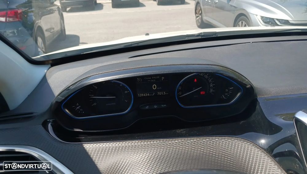 Peugeot 2008 1.2 PureTech Allure EAT6 - 15