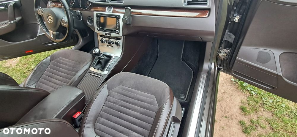 Volkswagen Passat 2.0 TDI Highline - 26