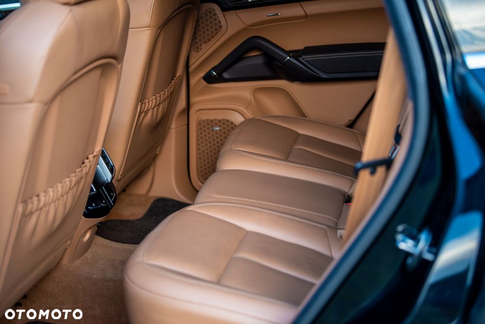 Porsche Cayenne Turbo - 14