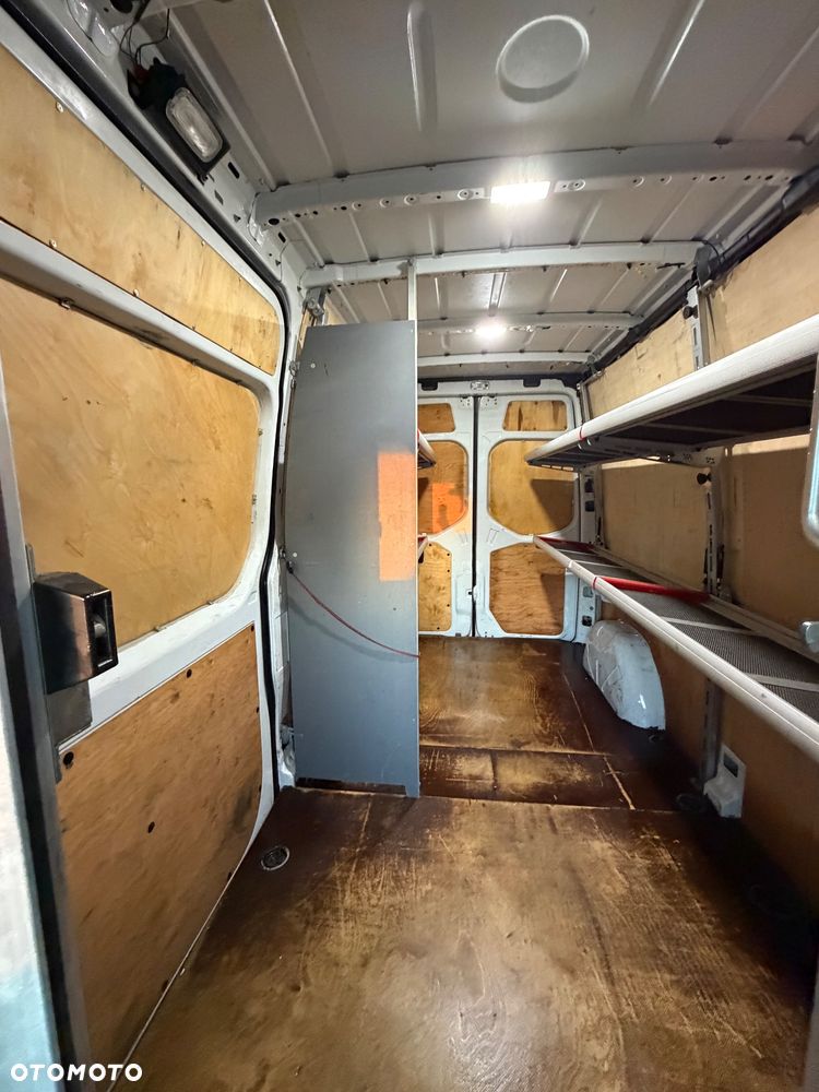 Mercedes-Benz Sprinter - 10