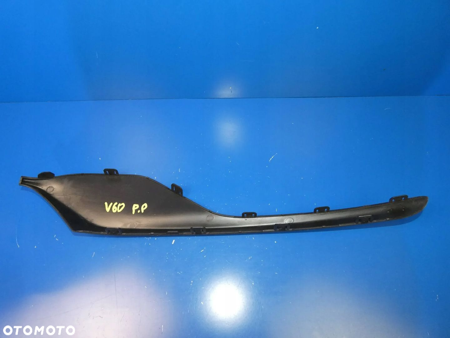 Volvo V60 S60 II KRATKA ZDERZAKA ATRAPA LISTWA PRAWY PRZÓD R-DESIGN - 2