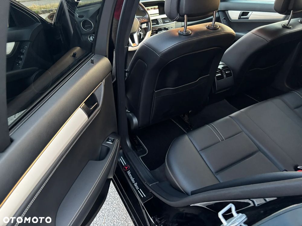Mercedes-Benz Klasa C 200 CDI DPF Automatik BlueEFFICIENCY Special Edition - 19