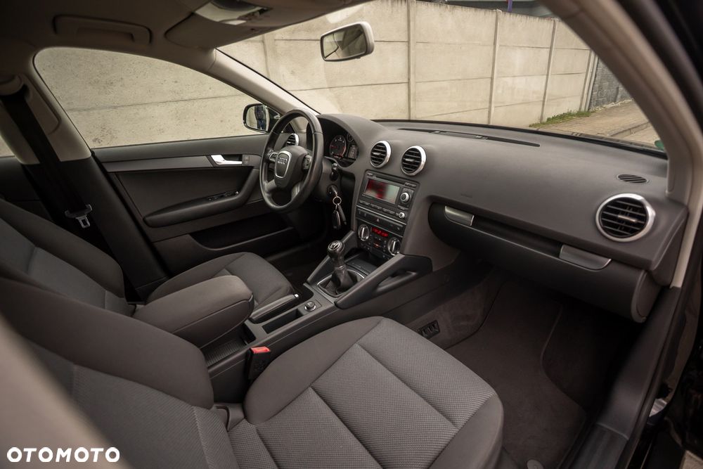 Audi A3 Sportback 2.0 TDI Ambiente - 24