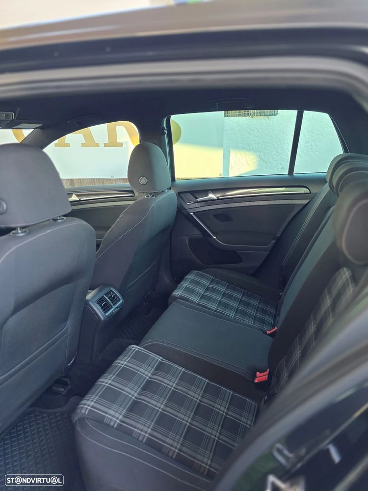 VW Golf GTD BlueMotion - 12