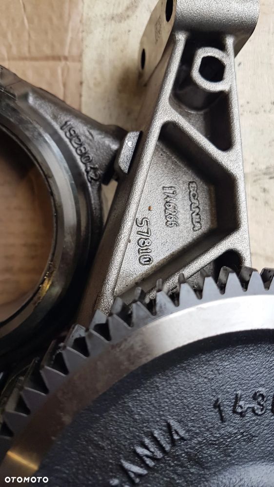 POMPA OLEJU SCANIA 1746266 1527681 SILNIK DC 13 - 4