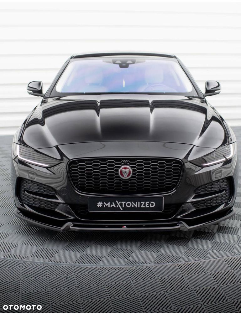 Jaguar XE 2.0 D180 HSE - 35