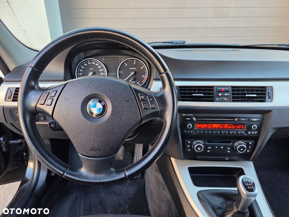 BMW Seria 3 318d - 23