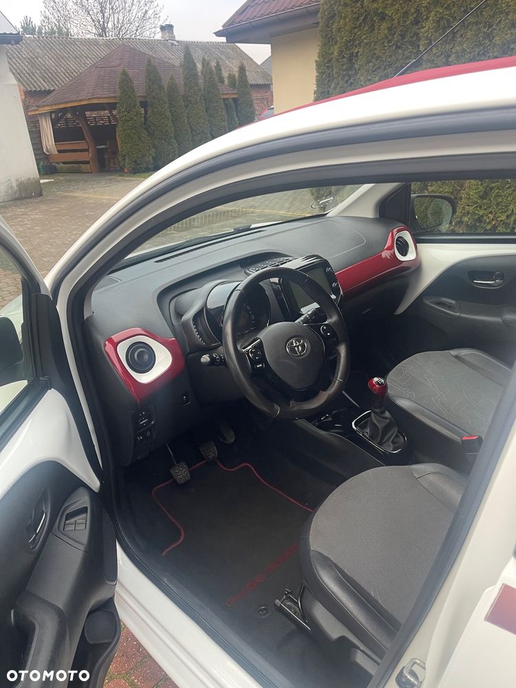 Toyota Aygo x-clusiv - 12