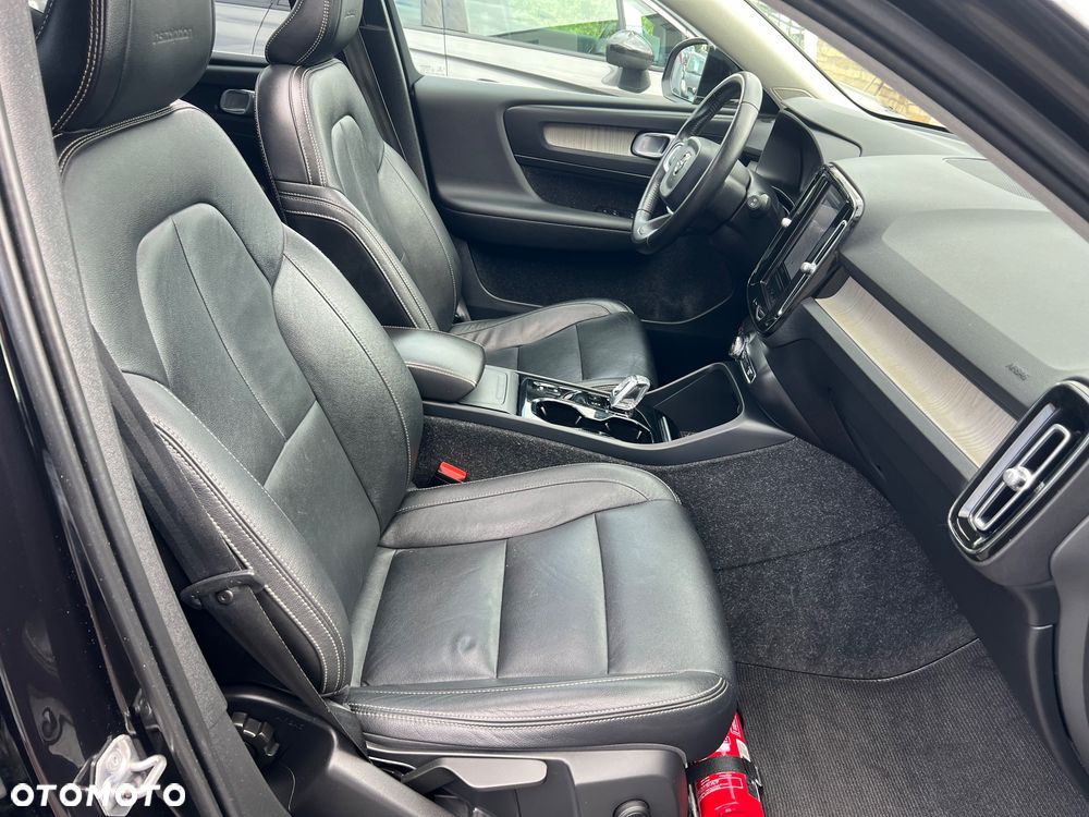 Volvo XC 40 D3 AWD Momentum Pro - 25