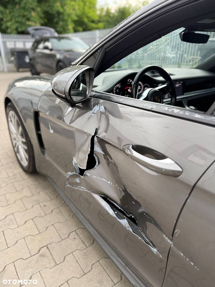 Porsche Panamera 4 - 19