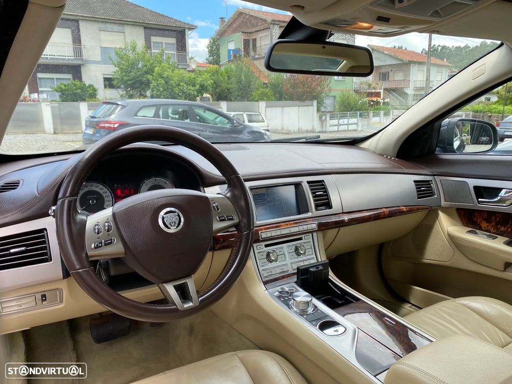 Jaguar XF 3.0 D V6 Premium Luxury - 14