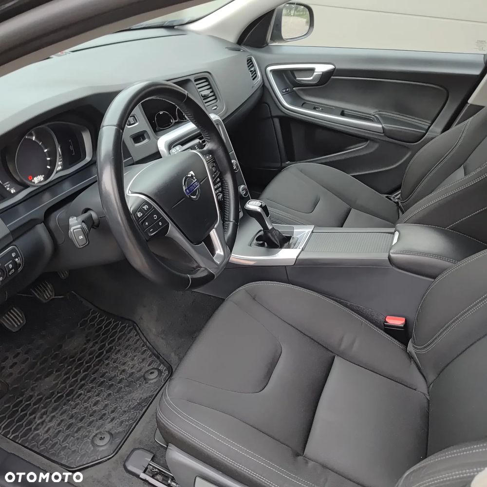 Volvo V60 D2 Momentum - 10