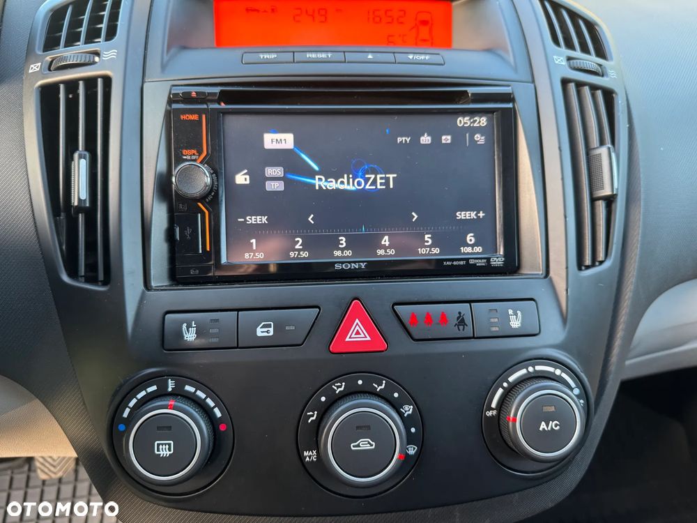 Kia Ceed - 14