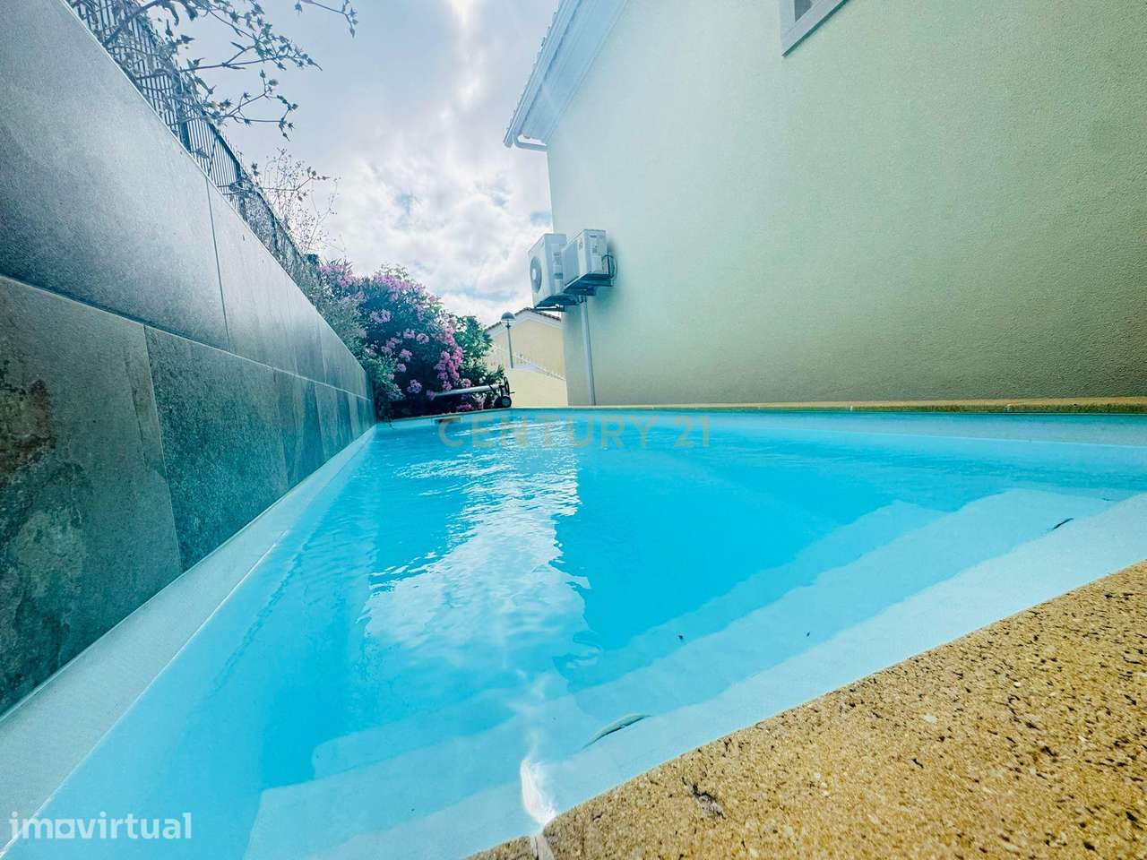Moradia T4 com piscina aquecida e jardim em Vila Rei, Bucelas - Grande imagem: 2/34
