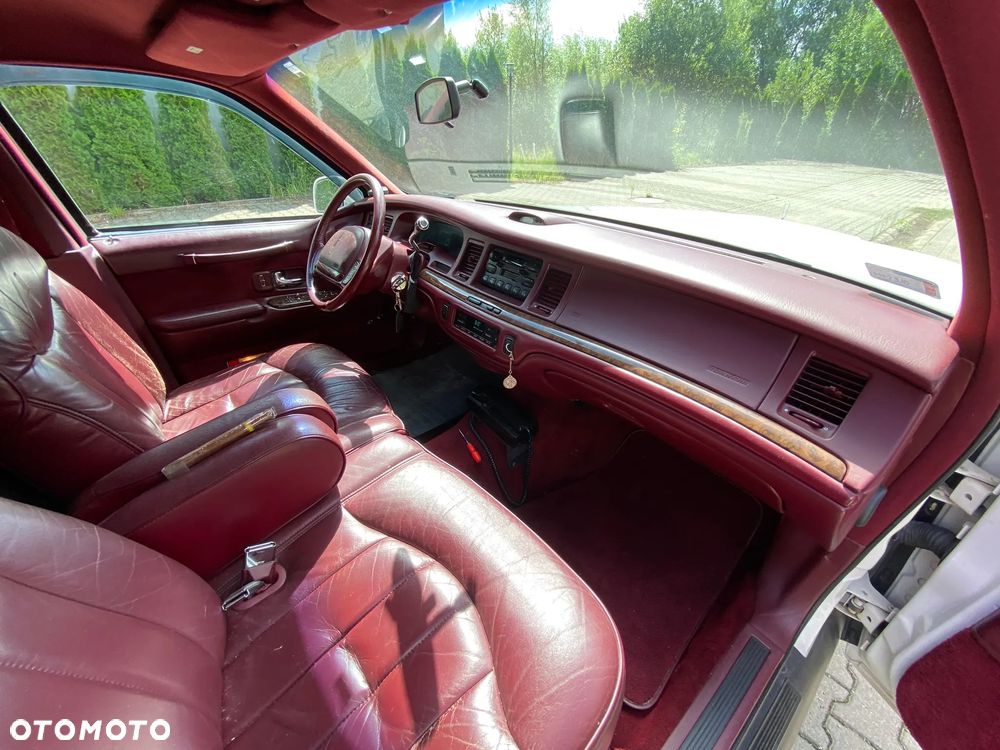 Lincoln Town Car ver-4-6-executive - 14
