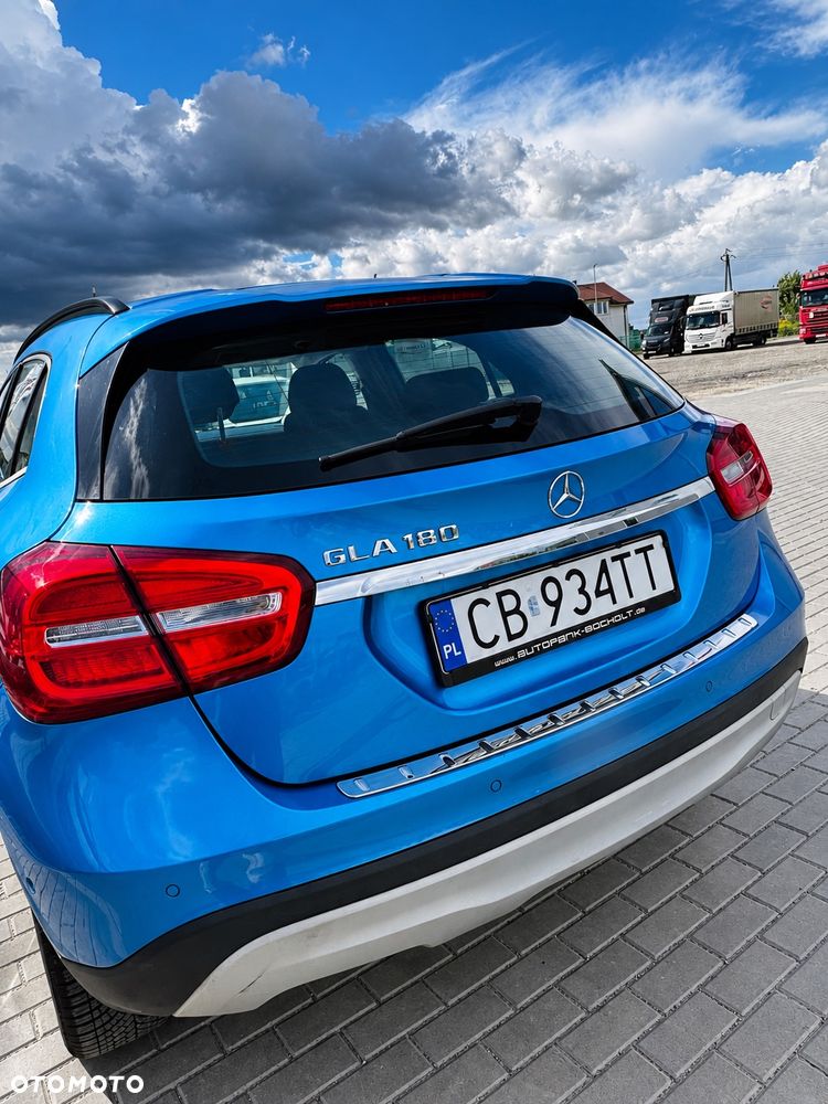 Mercedes-Benz GLA 180 7G-DCT - 20