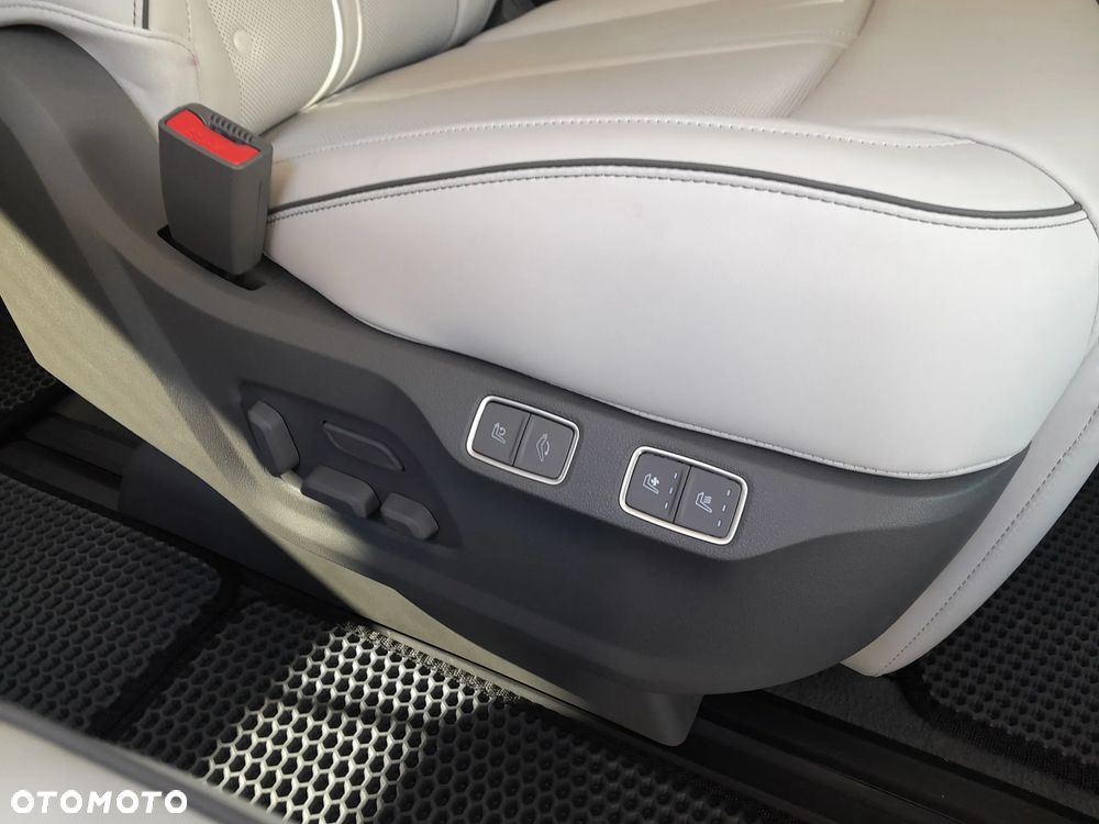 Hyundai Staria 1.6 T-GDI HEV Luxury - 20