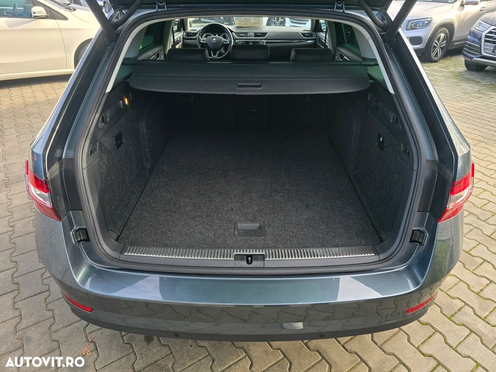 Skoda Superb Combi 2.0 TDI 4x4 DSG L&K - 12