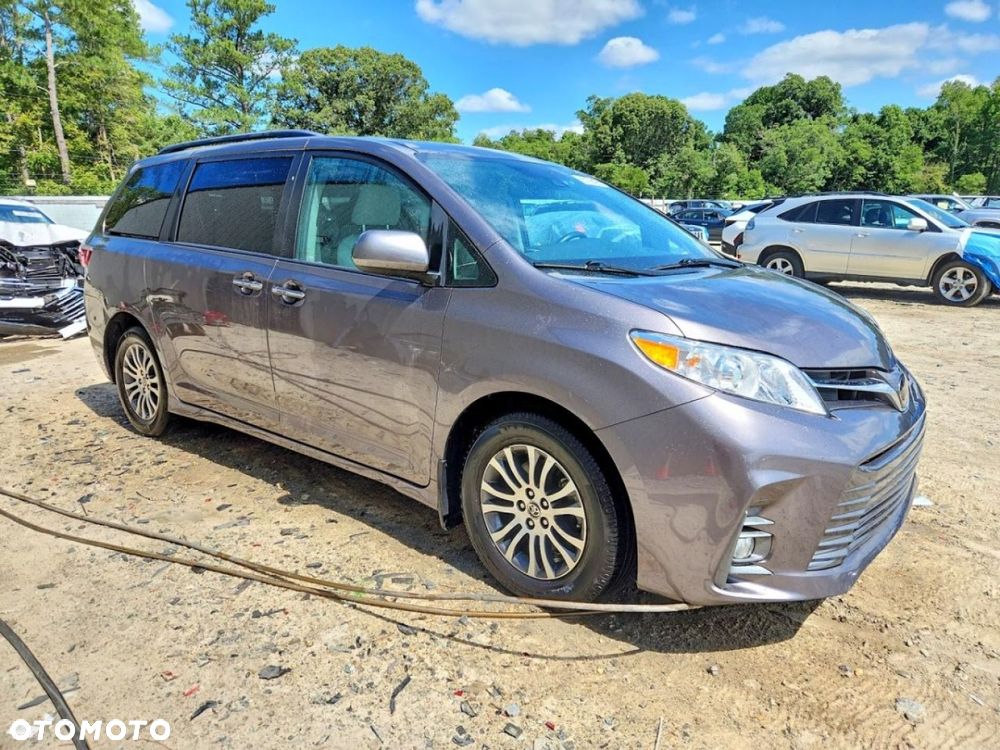 Toyota Sienna - 3