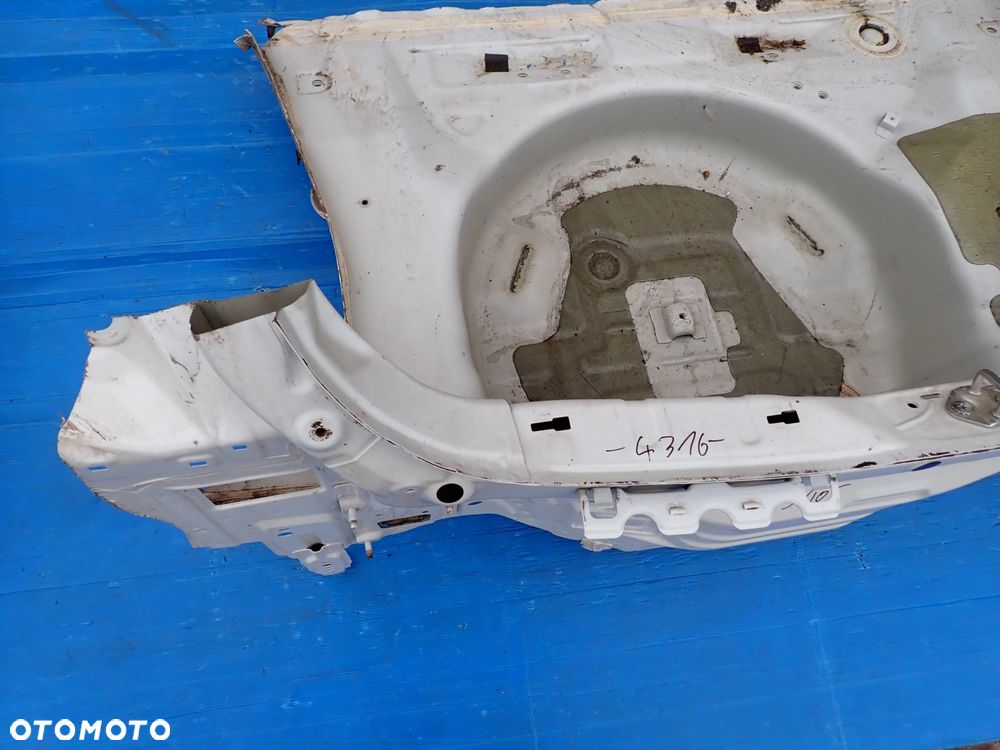 SUZUKI SWIFT MK7 5d 10- MK7 PAS TYLNY Z WANNĄ ZNL - 10