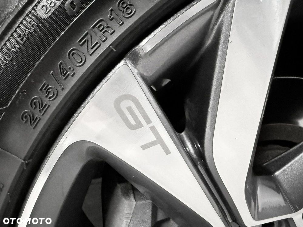 Renault Megane ENERGY TCe 205 EDC GT - 15