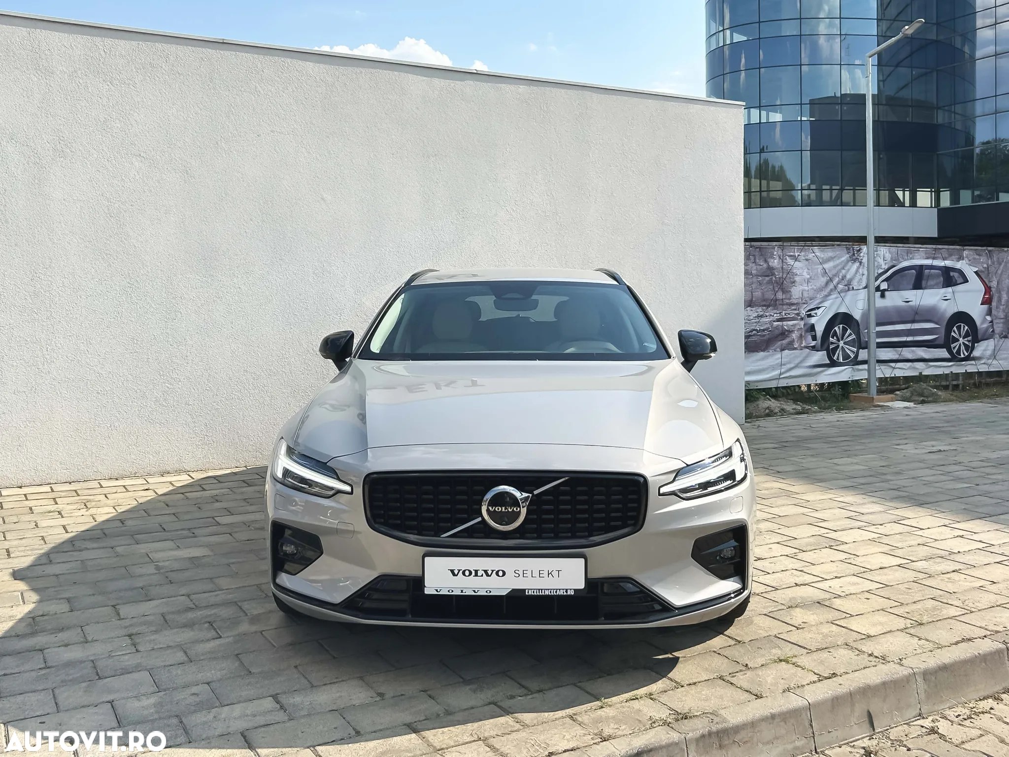 Volvo V60 B4 MHEV AT Plus Dark - 2