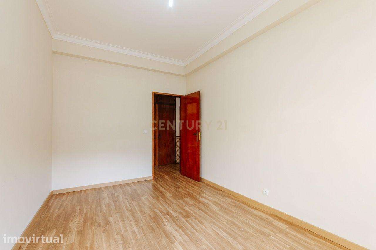 Apartamento T2 junto à estação da Amadora - Grande imagem: 4/19