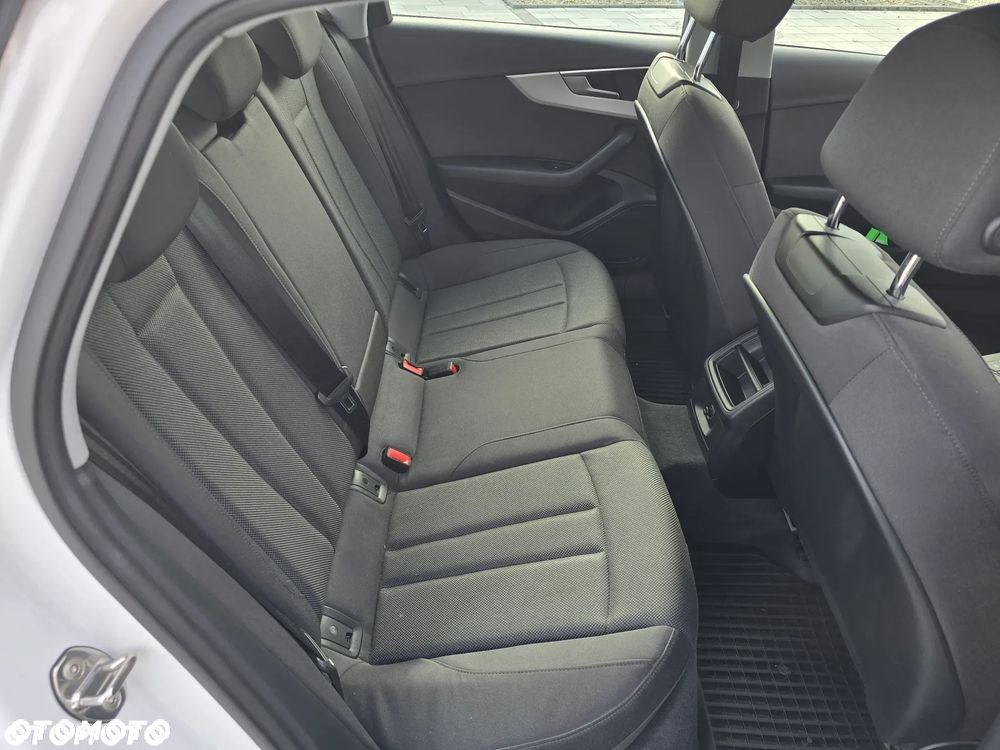 Audi A4 Limousine - 22